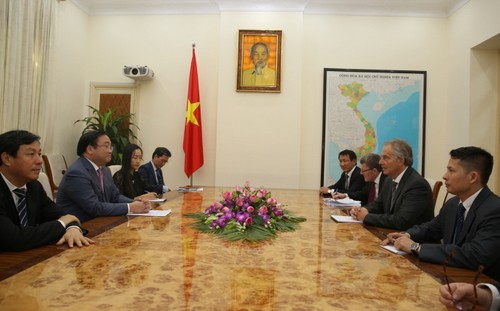 Deputi PM Vietnam, Hoang Trung Hai menerima Mantan PM Inggeris, Tony Blair - ảnh 1