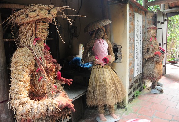 Orang-orangan jerami yang unik di desa Duong Lam - ảnh 6