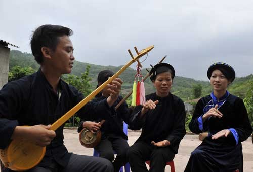 Khasanah lagu rakyat yang kaya-raya dari warga etnis minoritas San Chi - ảnh 1