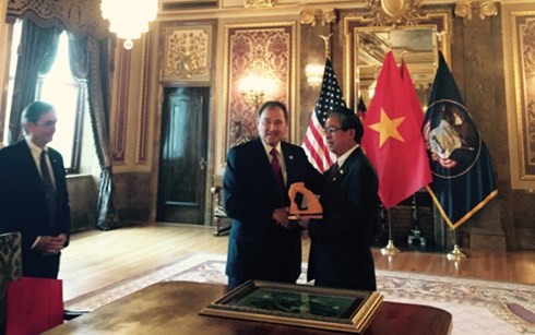 Duta Besar Vietnam di Amerika Serikat, Pham Quang Vinh mengunjungi negara bagian Utah, Amerika Serikat - ảnh 1