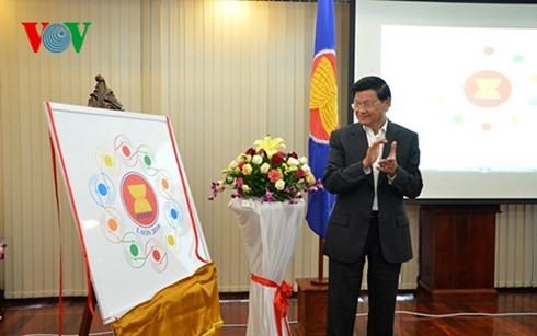 Laos meluncurkan Logo, slogan dan Website bagi ASEAN 2016 - ảnh 1
