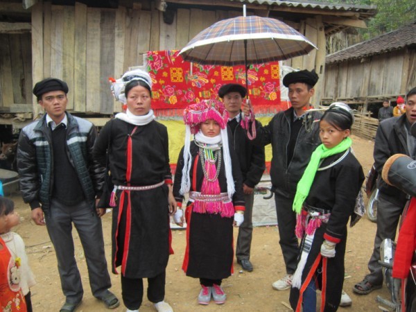 Adat pernikahan yang unik dari warga etnis minoritas San Chi - ảnh 1