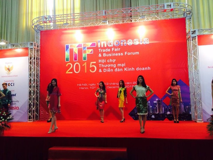Pekan Raya Perdagangan Indonesia di Hanoi - ảnh 15