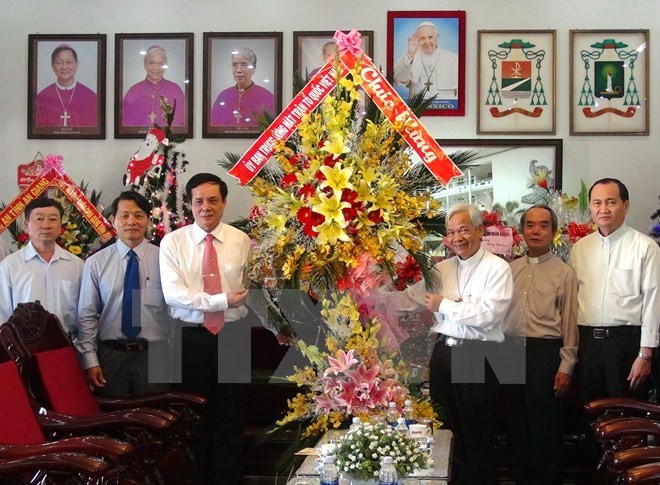 Pimpinan Pengurus Besar Front Tanah Air Vietnam menyampaikan ucapan selamat hari Natal di Gereja Protestan Vietnam (Vietnam Selatan) - ảnh 1