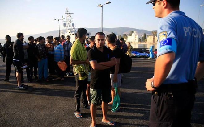 Frontex menggelarkan ratusan petugas untuk membela perbatasan ke Yunani - ảnh 1