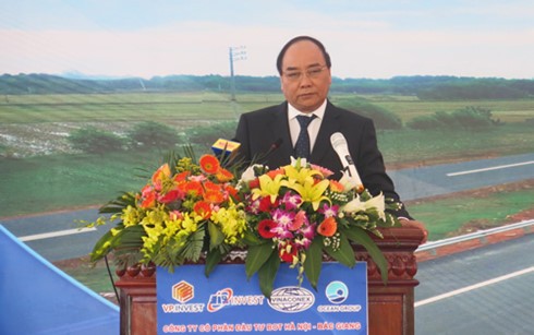 Deputi PM Nguyen Xuan Phuc menghadiri acara peresmian jalan tol Hanoi – Bac Giang - ảnh 1