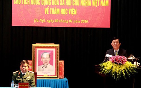Presiden Vietnam Truong Tan Sang mengunjungi dan menyampaikan ucapan selamat Hari Raya Tet di Akademi Logistik - ảnh 1