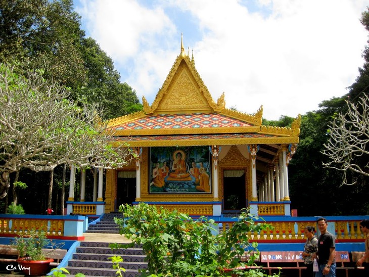 Pagoda Doi – Pagoda yang menganut Buddha Therevada Khmer - ảnh 1
