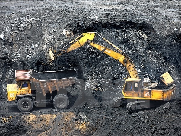 33.700 ton batu bara eksportir pertama yang berlabuh pada awal musim Semi - ảnh 1