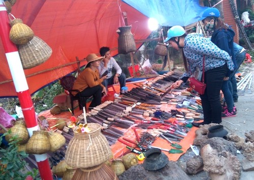 Pasar Vieng memohon berkah kemujuran - ảnh 4