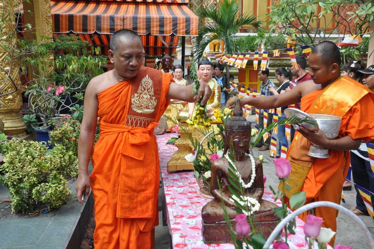 Hari Raya Tahun Baru Chol Chnam Thmay dari warga etnis minoritas Khmer - ảnh 1