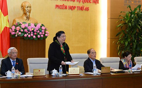 Komite Tetap MN Vietnam membahas RUU tentang Pers dan RUU tentang Perlindungan, Perawatan dan Pendidikan Anak-Anak (amandemen) - ảnh 1