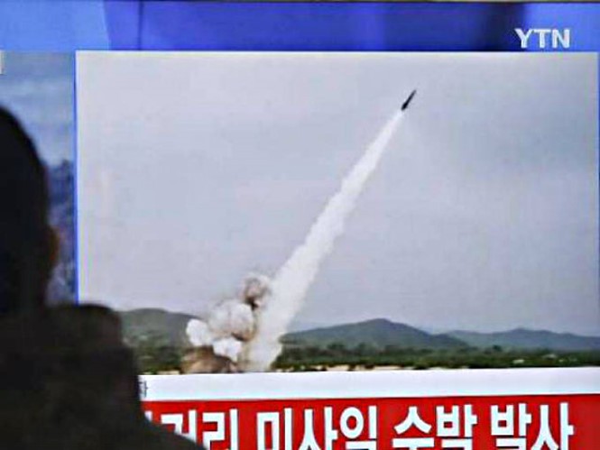 RDR Korea meluncurkan rudal balistik pada saat opini umum memprotes sanksi-sanksi sepihak terhadap RDR Korea - ảnh 1