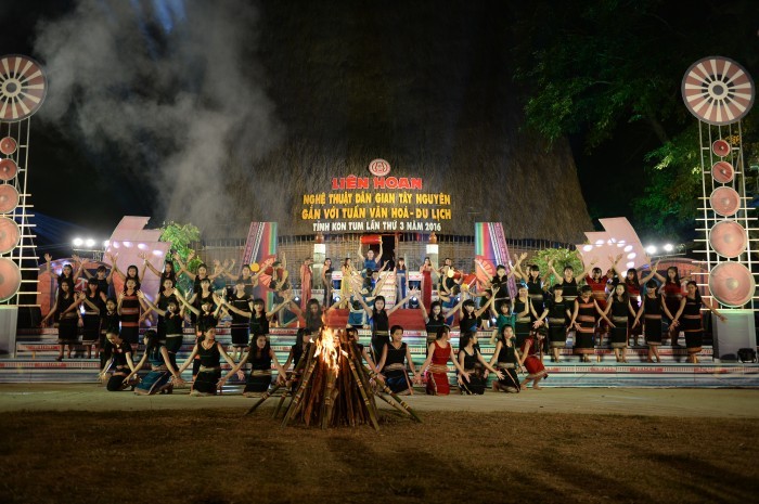 Pembukaan Festival Kesenian Rakyat Tay Nguyen - ảnh 1