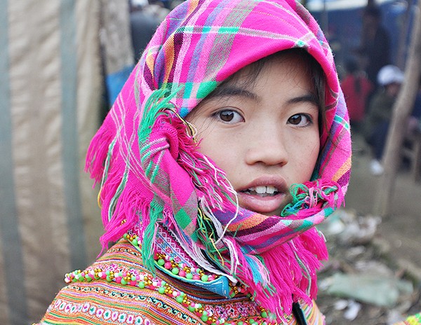 Keindahan para gadis etnis minoritas dalam busana tradisionalnya - ảnh 7