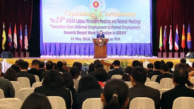 Para Menteri Tenaga Kerja negara-negara ASEAN menyepakati masalah pemindahan tenaga kerja - ảnh 1