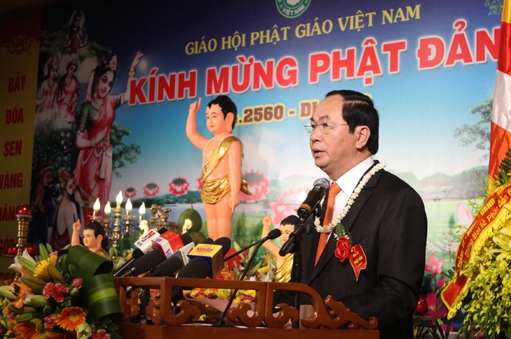 Presiden Vietnam, Tran Dai Quang menghadiri peringatan upacara Waksak tahun 2016 - tahun 2560 menurut kalender Buddha - ảnh 1