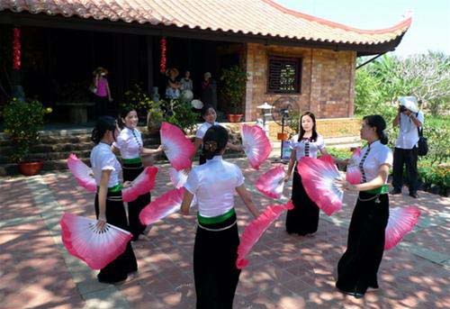 Perkenalan selintas-pintas tentang tari tradisional Vietnam - ảnh 1