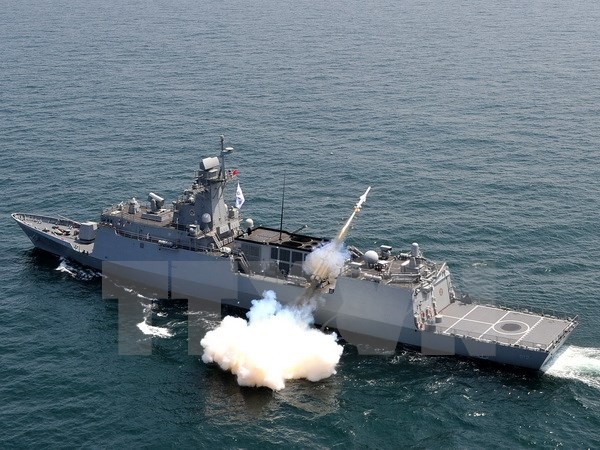 Republik Korea melepaskan tembakan peringatan terhadap kapal RDRK yang menerobos garis perbatasan di laut - ảnh 1