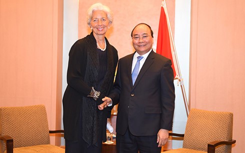 PM Nguyen Xuan Phuc melakukan pertemuan bilateral di sela-sela Konferensi Tingkat Tinggi G-7 yang diperluas - ảnh 4