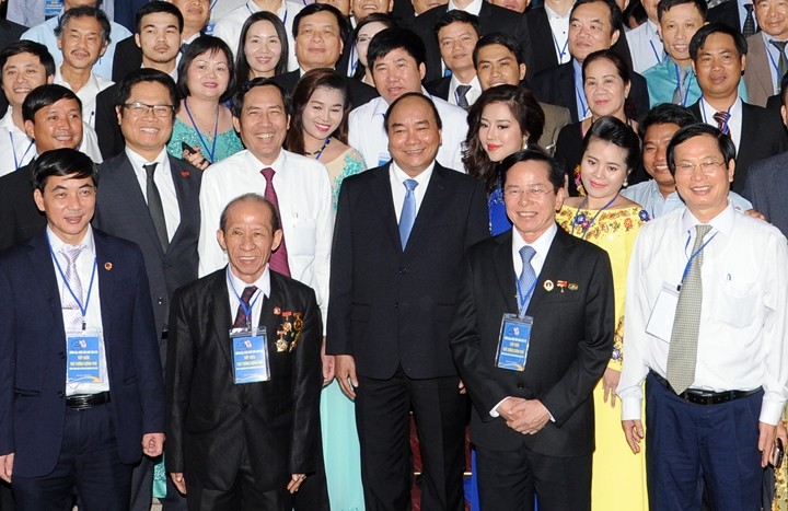 PM Nguyen Xuan Phuc: Pers harus ikut membantu dan menciptakan syarat kepada badan usaha untuk berkembang - ảnh 1