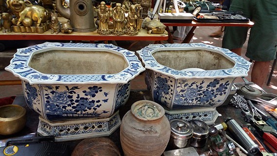 Pasar barang antik di tengah-tengah ibukota Hanoi - ảnh 5