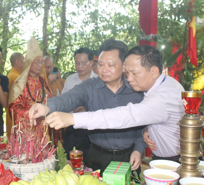 Provinsi Quang Binh mengadakan acara mendoakan arwah para martir - ảnh 1