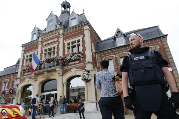 Perancis menetapkan nama pelaku penyanderaan di gereja - ảnh 1