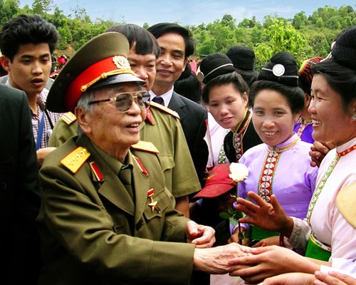 Jenderal Vo Nguyen Giap hidup untuk selama-lamanya dalam hati rakyat Vietnam dan sahabat internasional - ảnh 1