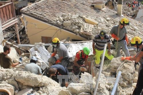 Italia mengadakan upacara belasungkawa nasional untuk para korban gempa bumi - ảnh 1