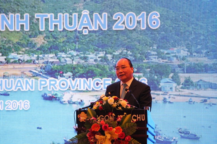 PM Nguyen Xuan Phuc mengijinkan provinsi Ninh Thuan menerapkan mekanisme investasi prioritas yang setinggi-tingginya - ảnh 1