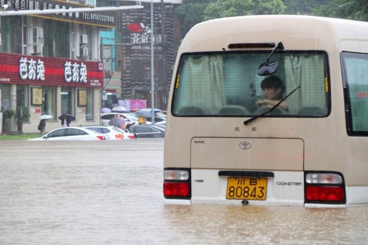 Chine: 9.000 passagers bloqués à l’aéroport à cause des pluies torrentielles - ảnh 1