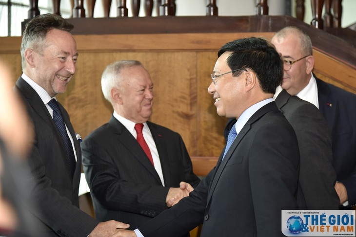 Pham Binh Minh reçoit des représentants du corps diplomatique européen  - ảnh 1
