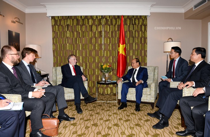 Le PM Nguyên Xuân Phuc rencontre de hauts responsables de l’UE - ảnh 1