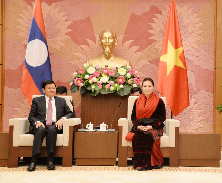 Le Premier ministre laotien reçu par Nguyên Thi Kim Ngân  - ảnh 1