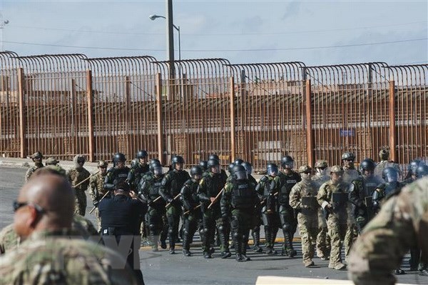 La gouverneure du Nouveau-Mexique retire les troupes de la Garde nationale de la frontière sud - ảnh 1