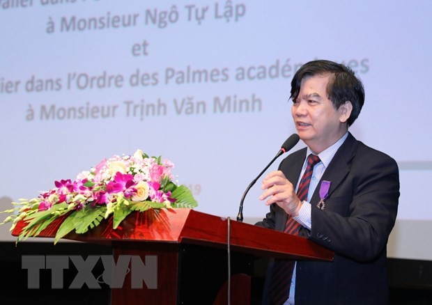 La France décore Ngô Tu Lâp et Trinh Van Minh, deux universitaires vietnamiens  - ảnh 2