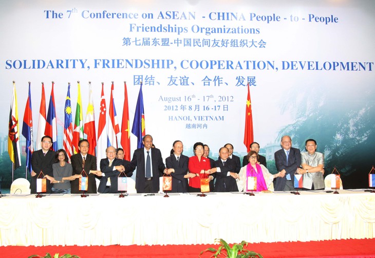 Konferenz der Freundschaftsgesellschaften der ASEAN und China endet in Hanoi  - ảnh 1
