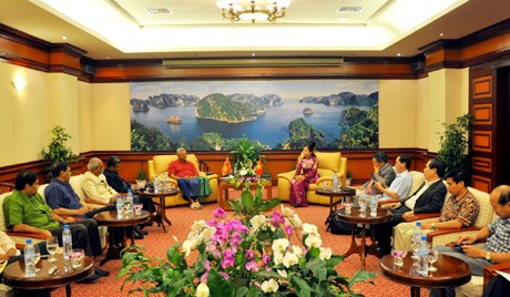 Parlamentspräsident Sri Lankas besucht Halong-Bucht - ảnh 1