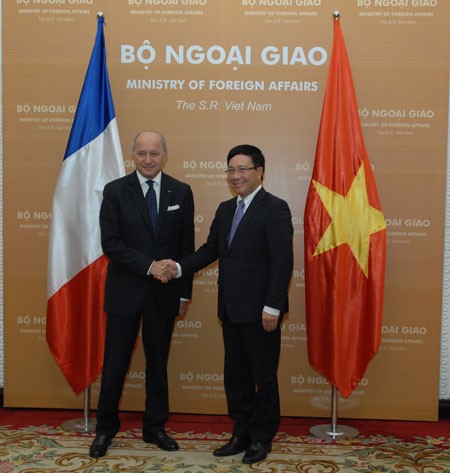 Außenminister Minh trifft seinen französischen Amtskollegen Fabius - ảnh 1