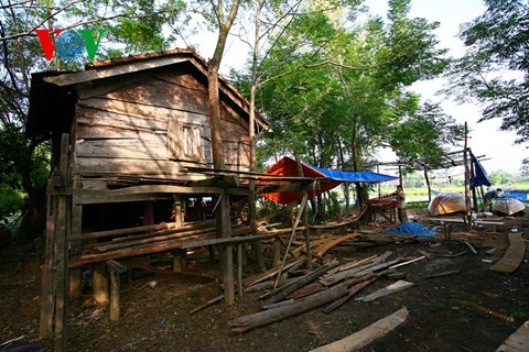 Holzschnitzarbeit im Dorf Kim Bong - ảnh 2