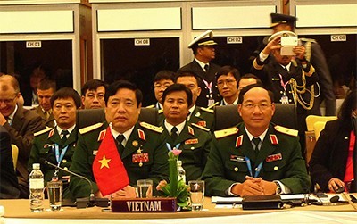 Verteidigungsminister Phung Quang Thanh hält seine Rede auf ADMM - ảnh 1