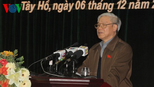 KPV-Generalsekretär Trong trifft Wähler des Stadtbezirks Tay Ho - ảnh 1