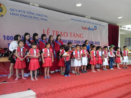 Vietnamesische Provinzen unterstützen Aktionsmonat für Kinder - ảnh 1