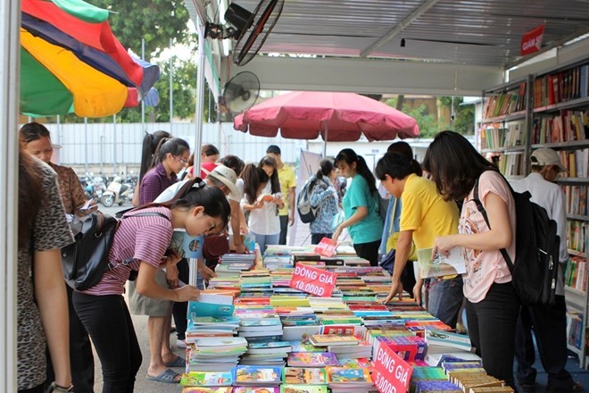 Bedeutung von Büchern für Jugendliche in der Hauptstadt Hanoi - ảnh 1