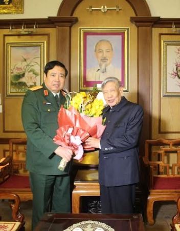 Verteidigungsminister Thanh beglückwünscht hochrangige Offiziere - ảnh 1