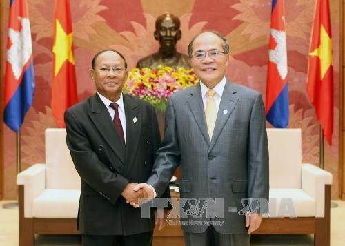 Parlamentspräsident Nguyen Sinh Hung trifft Kambodschas  Parlamentspräsidenten - ảnh 1