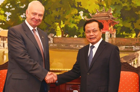 Der neue russsiche Botschafter trifft Leiter der Hauptstadt Hanoi - ảnh 1