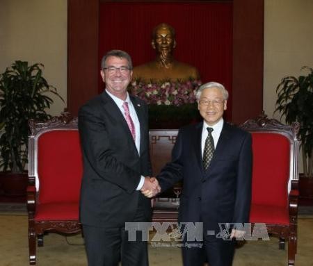 KPV-Generalsekretär Nguyen Phu Trong trifft US-Verteidigungsminister Carter - ảnh 1