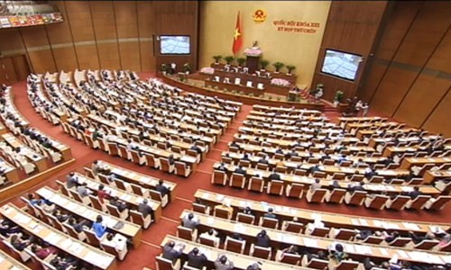 Parlament verabschiedet Beschluss über Programm zur Erarbeitung der Gesetze - ảnh 1